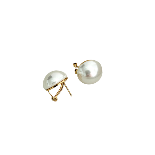 Pearl studs