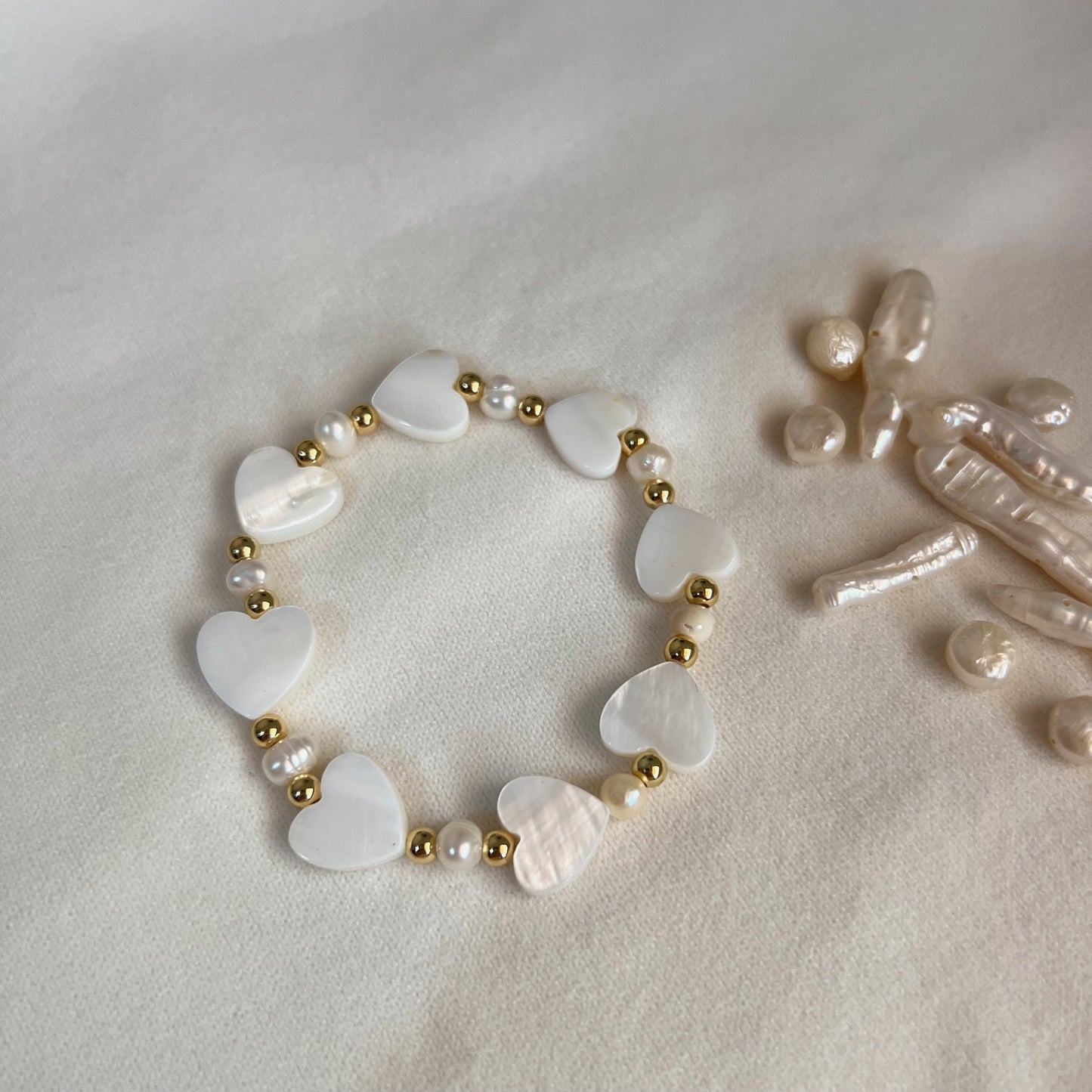 Pulsera corazones nácar